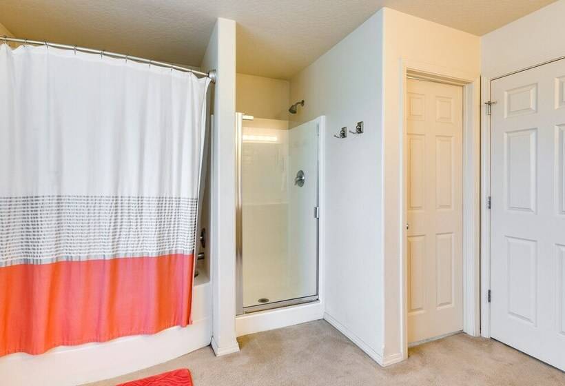 Ideally Located Nampa Home W/ Office Area & Patio!