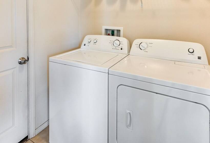 Ideally Located Nampa Home W/ Office Area & Patio!