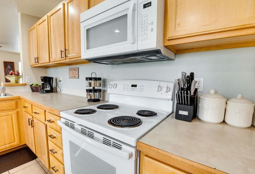 Ideally Located Nampa Home W/ Office Area & Patio!