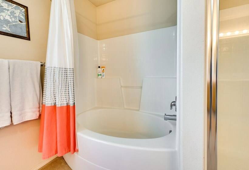 Ideally Located Nampa Home W/ Office Area & Patio!