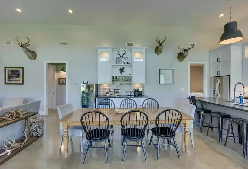 Modern Kennard Cabin W/ 3 Casitas   Walk To Pond!