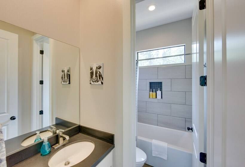 Modern Kennard Cabin W/ 3 Casitas Walk To Pond!