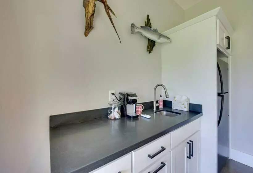 Modern Kennard Cabin W/ 3 Casitas   Walk To Pond!