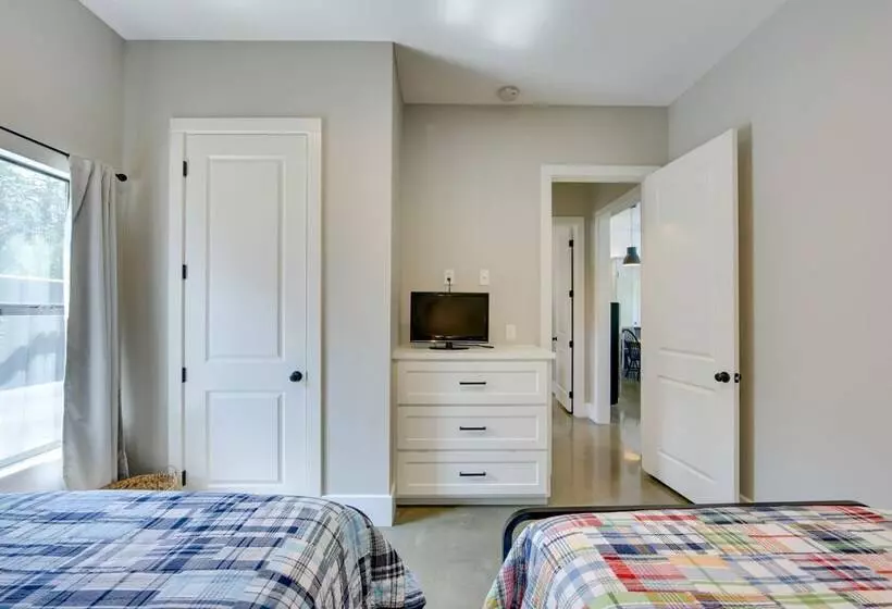 Modern Kennard Cabin W/ 3 Casitas   Walk To Pond!