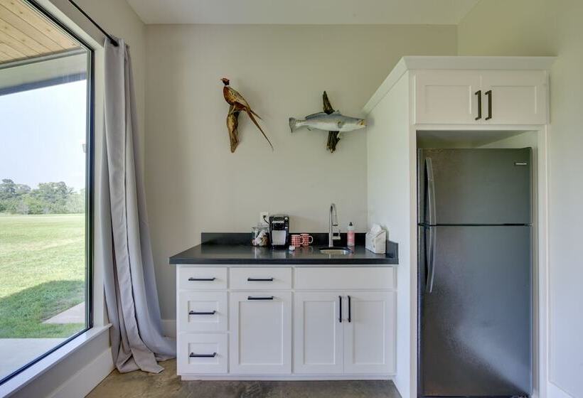 Modern Kennard Cabin W/ 3 Casitas Walk To Pond!