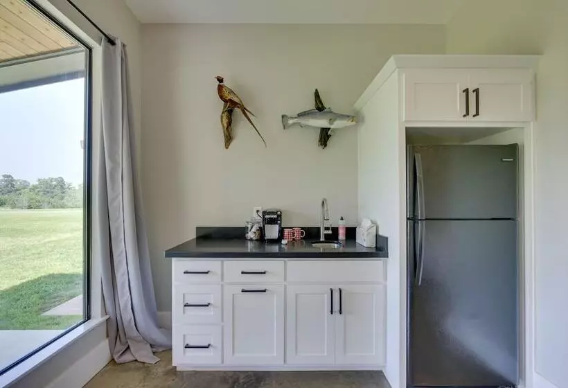 Modern Kennard Cabin W/ 3 Casitas   Walk To Pond!