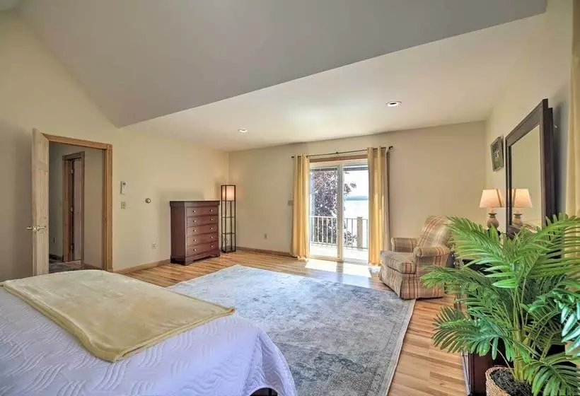 Lake Champlain Home W/ Decks, Kayaks & Fire Pit!