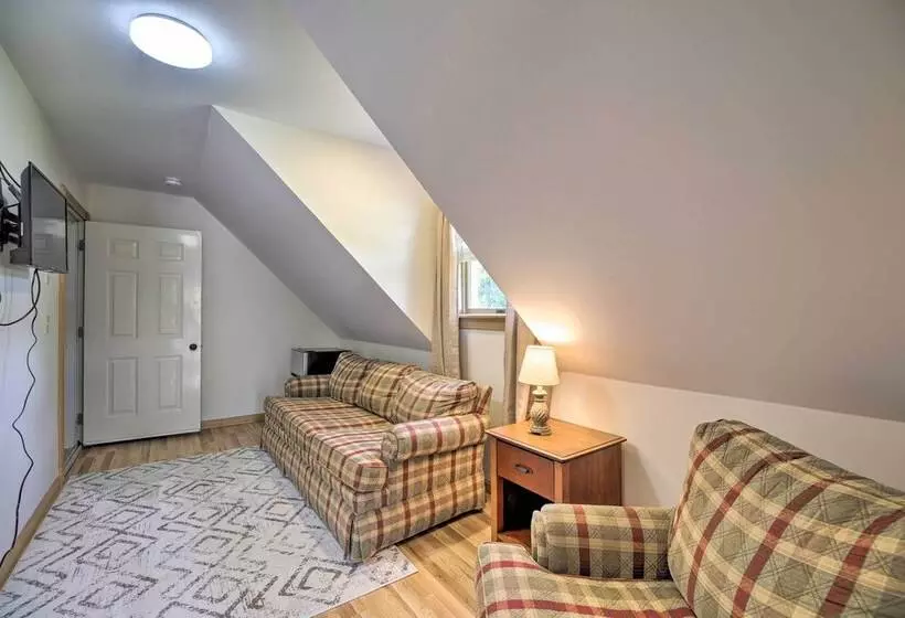 Lake Champlain Home W/ Decks, Kayaks & Fire Pit!