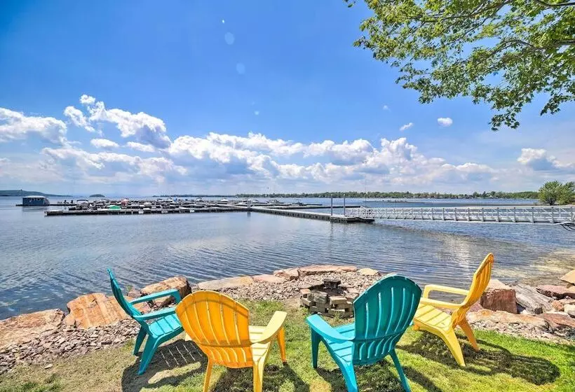 Lake Champlain Home W/ Decks, Kayaks & Fire Pit!