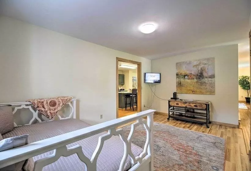 Lake Champlain Home W/ Decks, Kayaks & Fire Pit!