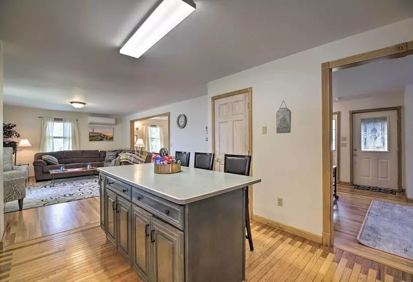 Lake Champlain Home W/ Decks, Kayaks & Fire Pit!