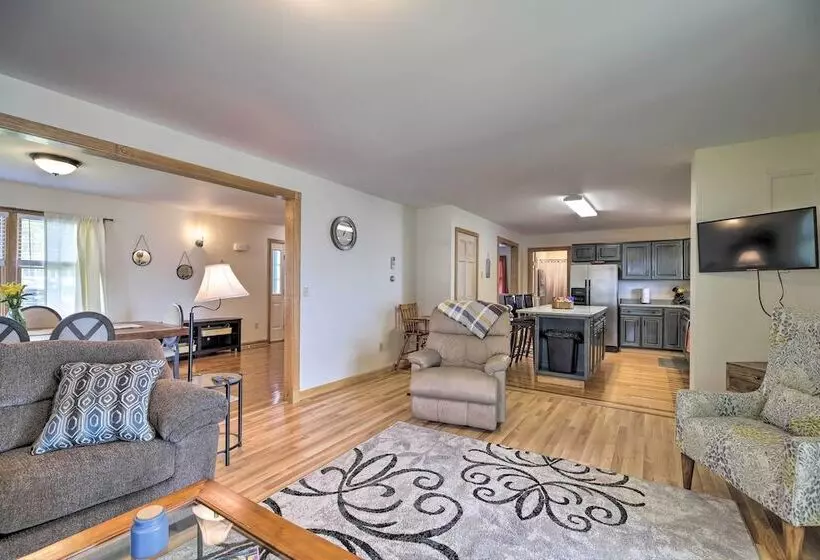 Lake Champlain Home W/ Decks, Kayaks & Fire Pit!