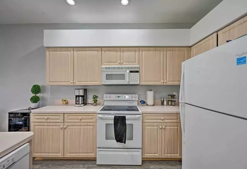 Lely Resort Home W/ Lanai   1 Mi To Golf Course!