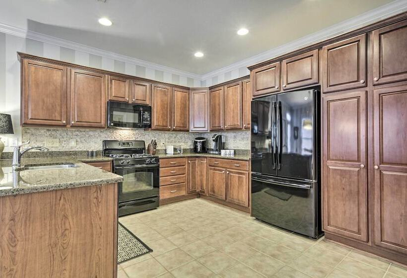 Lovely Morrisville Home W/ Patio & Gas Grill!