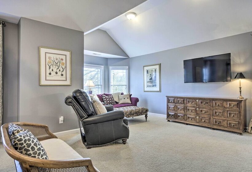 Lovely Morrisville Home W/ Patio & Gas Grill!