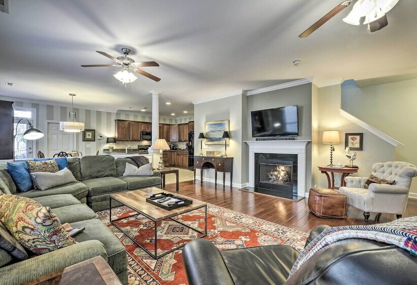 Lovely Morrisville Home W/ Patio & Gas Grill!