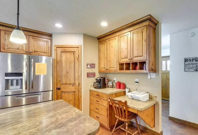 Lovely Twin Falls Home W/ Private Hot Tub!