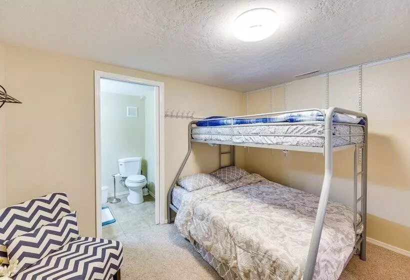 Lovely Twin Falls Home W/ Private Hot Tub!