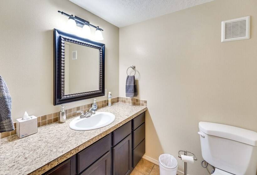 Lovely Twin Falls Home W/ Private Hot Tub!