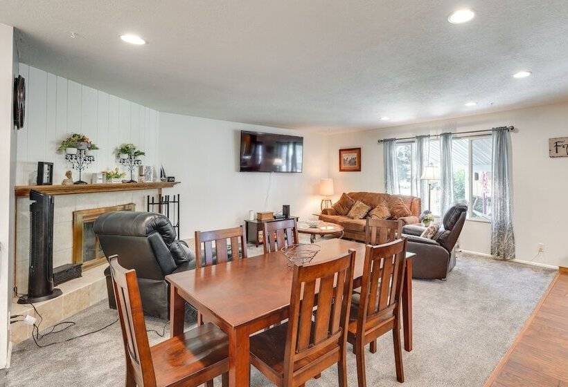 Lovely Twin Falls Home W/ Private Hot Tub!