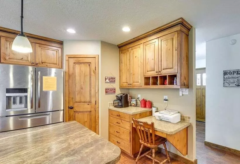 Lovely Twin Falls Home W/ Private Hot Tub!