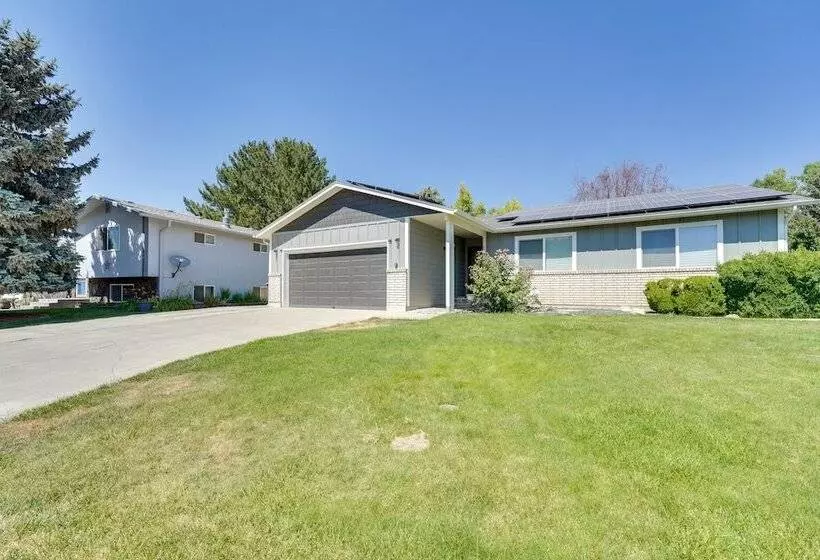 Lovely Twin Falls Home W/ Private Hot Tub!