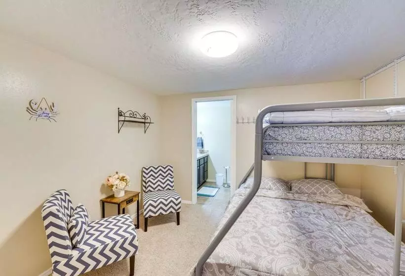 Lovely Twin Falls Home W/ Private Hot Tub!