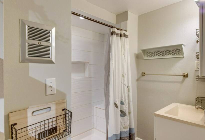 8 Mi To Dtwn Denver: Wheat Ridge Gem W/ Patio