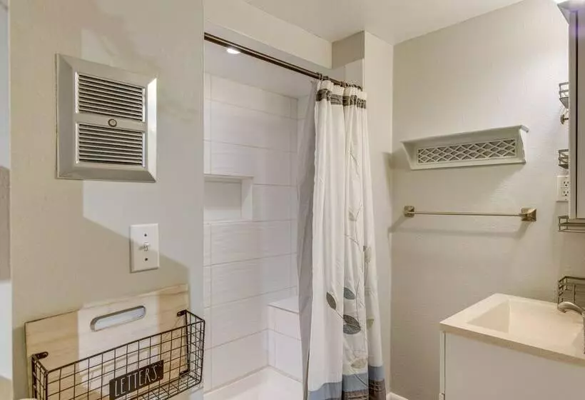 8 Mi To Dtwn Denver: Wheat Ridge Gem W/ Patio