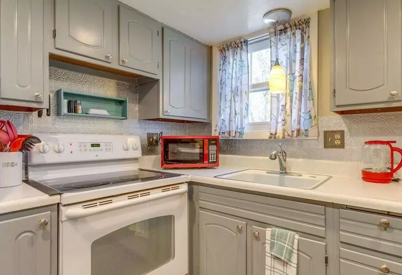 8 Mi To Dtwn Denver: Wheat Ridge Gem W/ Patio