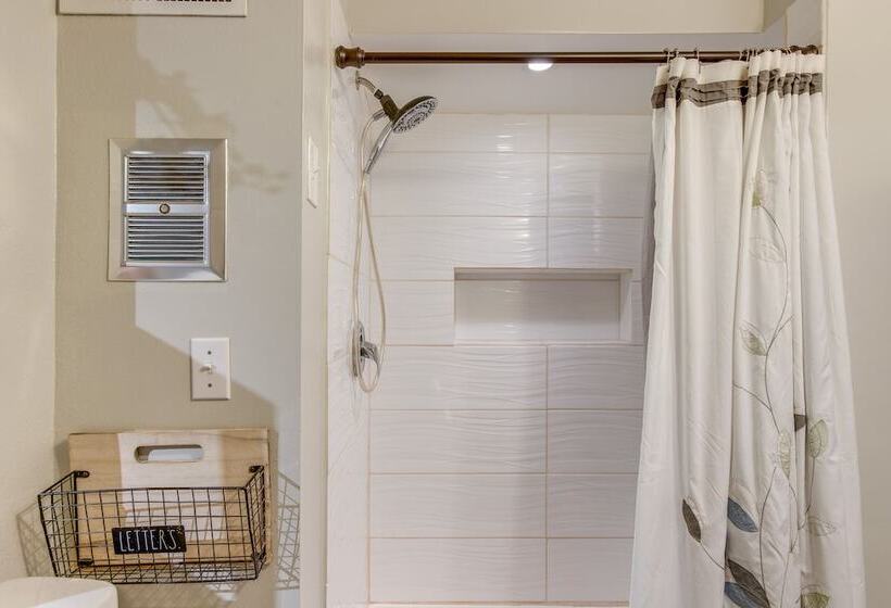 8 Mi To Dtwn Denver: Wheat Ridge Gem W/ Patio