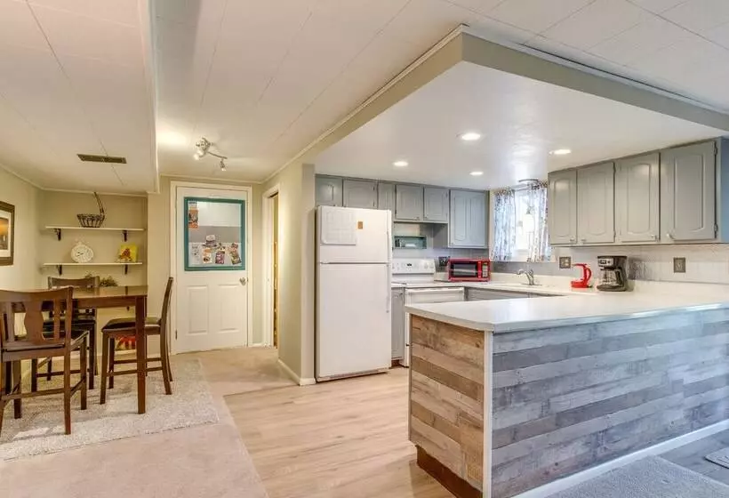 8 Mi To Dtwn Denver: Wheat Ridge Gem W/ Patio