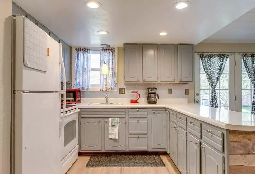 8 Mi To Dtwn Denver: Wheat Ridge Gem W/ Patio