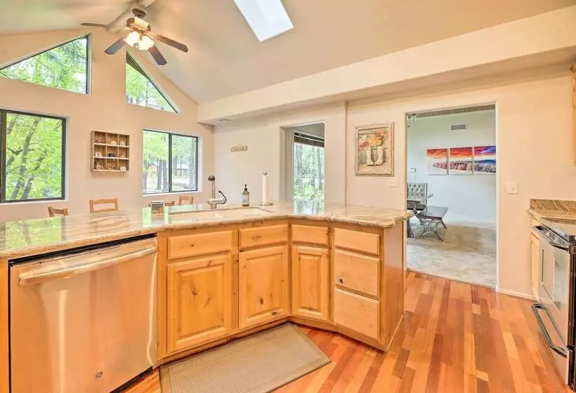 Wooded Yard, Gas Grill: Lush Pinetop Retreat