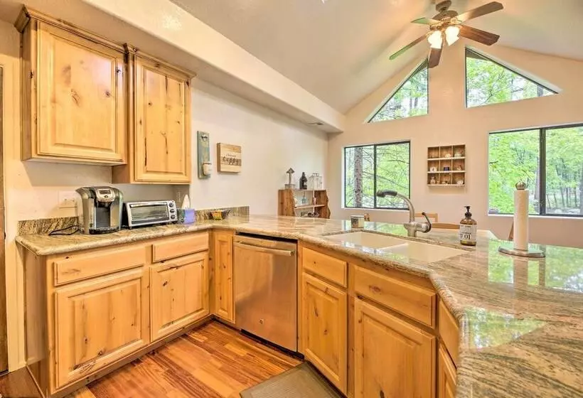 Wooded Yard, Gas Grill: Lush Pinetop Retreat