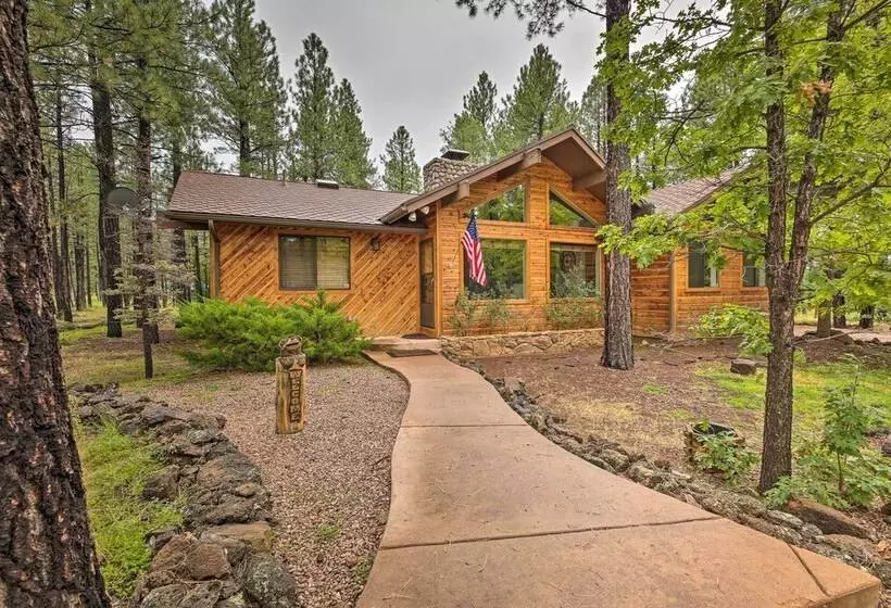 Wooded Yard, Gas Grill: Lush Pinetop Retreat