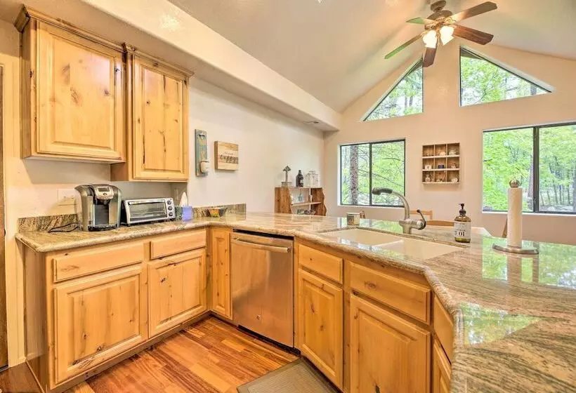 Wooded Yard, Gas Grill: Lush Pinetop Retreat