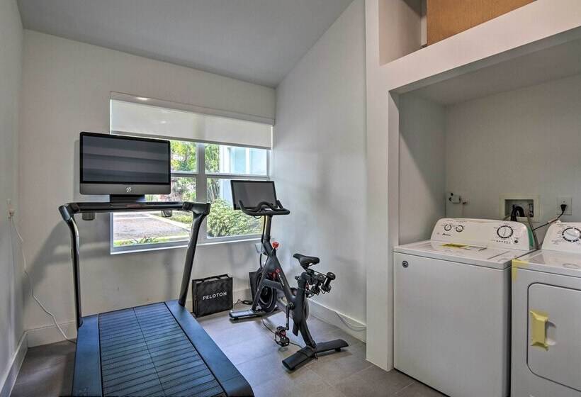 Modern Miami Villa W/ Pool Oasis ~ 5 Mi To Beach!