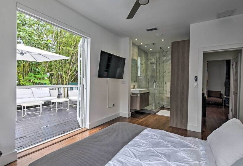 Modern Miami Villa W/ Pool Oasis ~ 5 Mi To Beach!