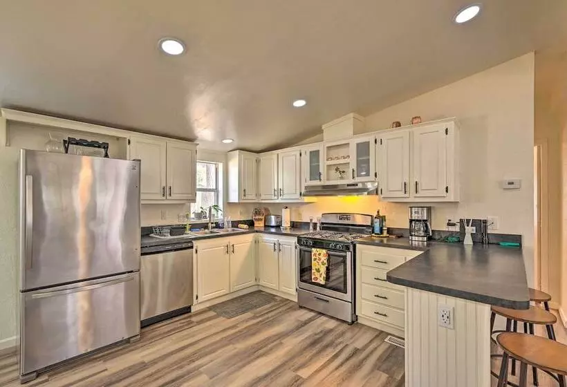 Munds Park Cabin W/ Wraparound Deck & Grill!