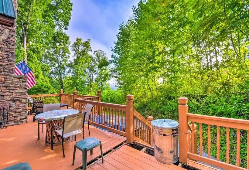 3 Mi To Museums: Smoky Mountains Cabin W/ Deck