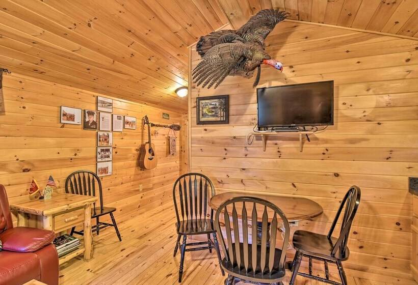 Parsons Semper Fi Cabin W/ Fire Pit!