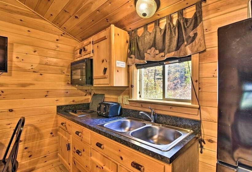 Parsons Semper Fi Cabin W/ Fire Pit!