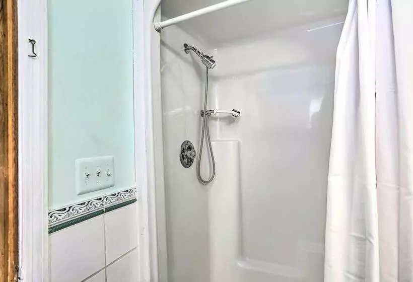 Petfriendly Pond View Loft  W/ Private Pool!