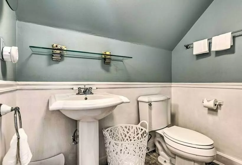 Petfriendly Pond View Loft  W/ Private Pool!