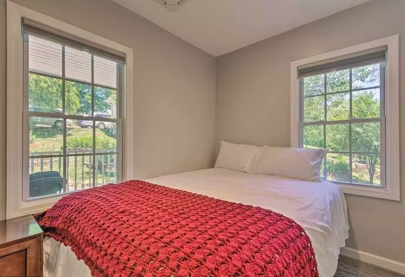 Petite Weaverville Escape   3 Mi To Main Street!