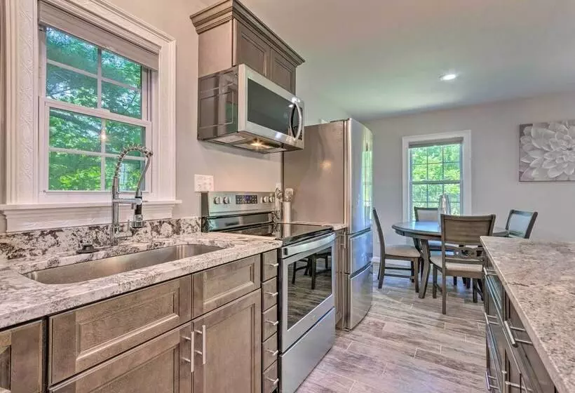 Petite Weaverville Escape   3 Mi To Main Street!