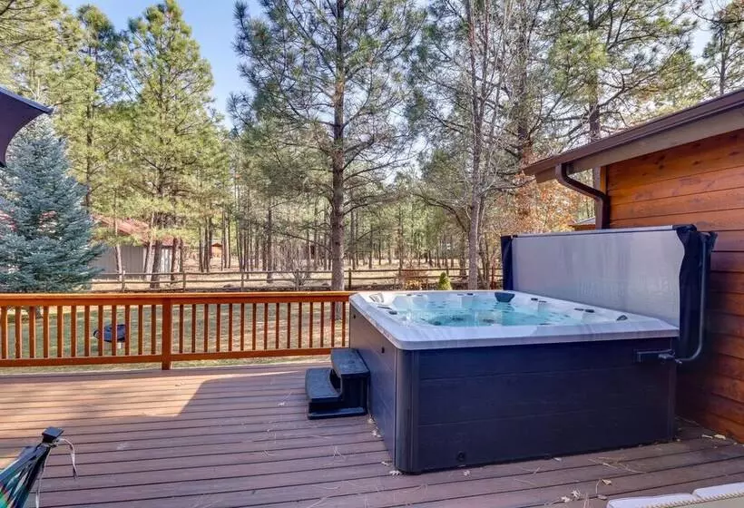 Pinetop Cabin: Hot Tub, Deck, Grill, & Game Room!