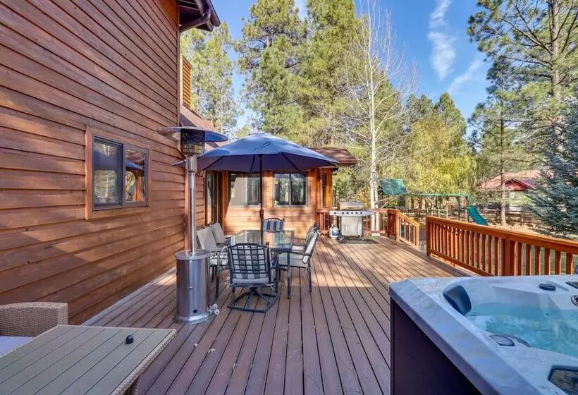 Pinetop Cabin: Hot Tub, Deck, Grill, & Game Room!