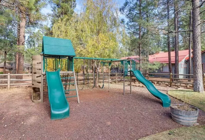 Pinetop Cabin: Hot Tub, Deck, Grill, & Game Room!